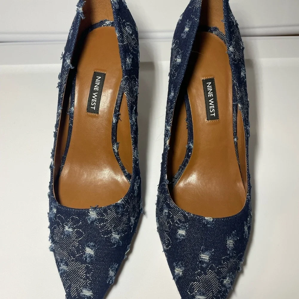 Nine West Tatiana Pointy Toe Pumps Distressed Denim Floral Embroidered Heels 10